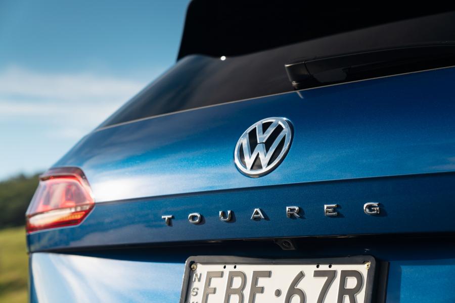 Логотип Volkswagen Touareg Launch Edition 2019 года  (AU) (фото 16 из 24)